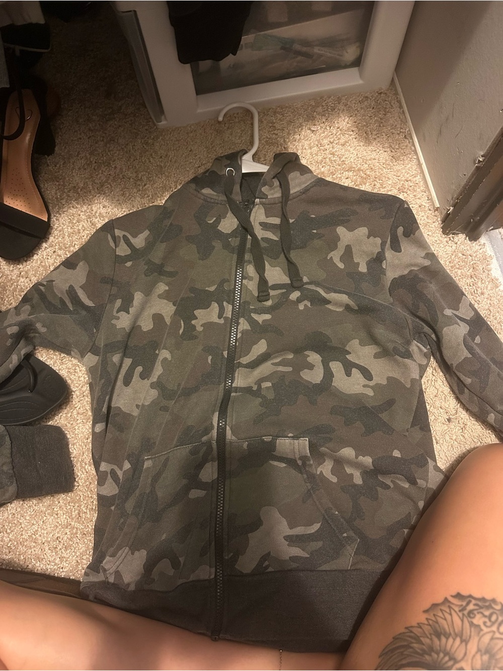 Time and Tru Women's Camo Zip-Up Hoodie - Olive Green